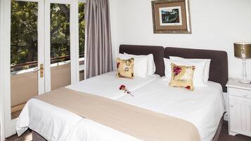 Classic Apartment, 2 Bedrooms | In-room safe, individually decorated, individually furnished, desk