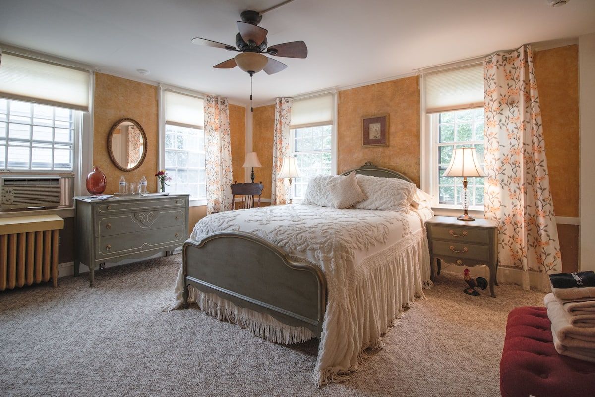 Roger Williams Room | Individually decorated, individually furnished, free WiFi, bed sheets
