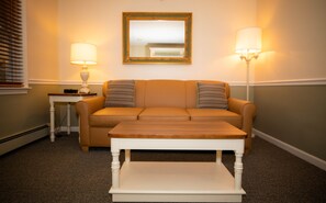 50-inch TV with cable channels, fireplace - InnSeason Resorts The Falls at Ogunquit (Ogunquit)