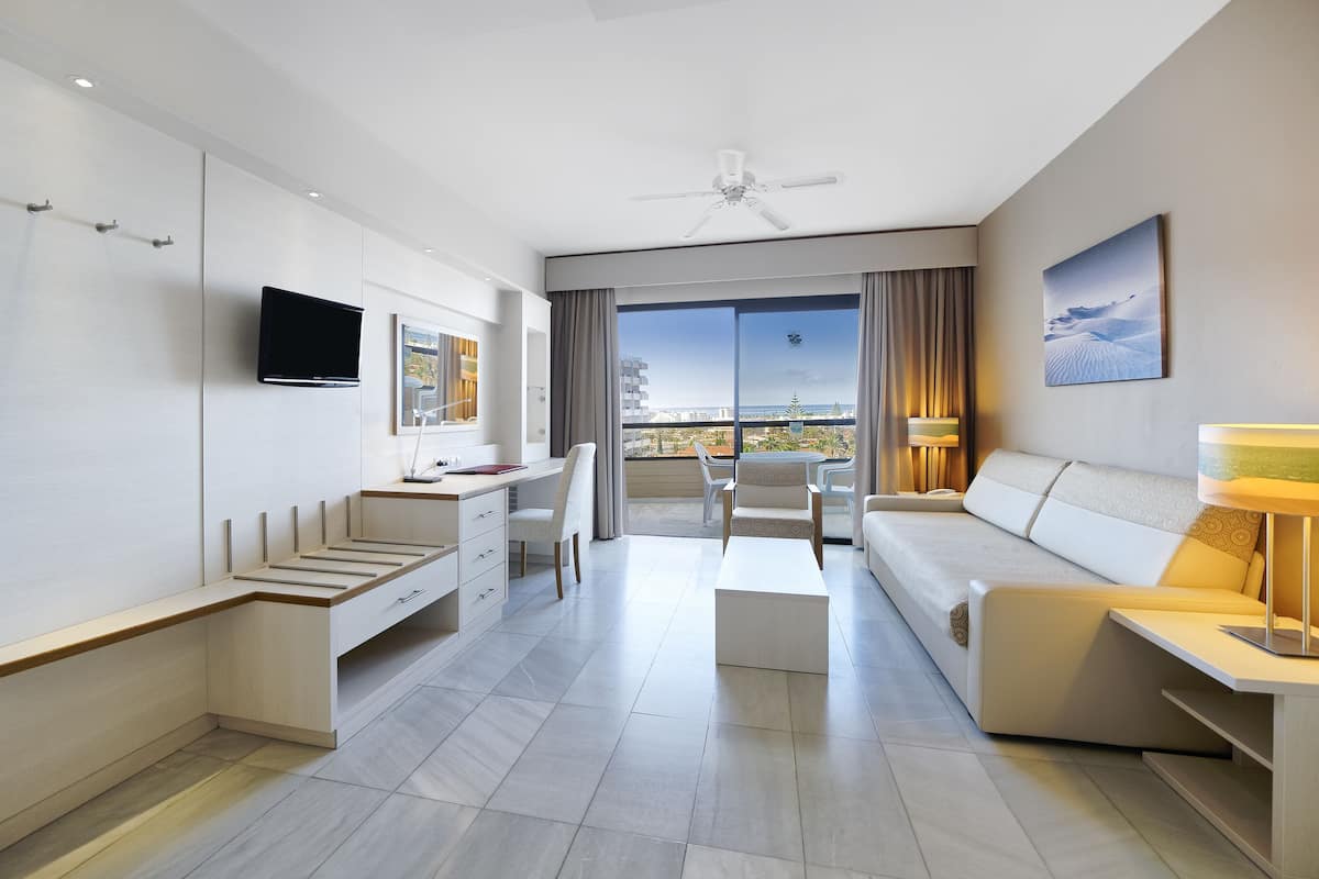 in-room safe, desk, blackout curtains, free wifi