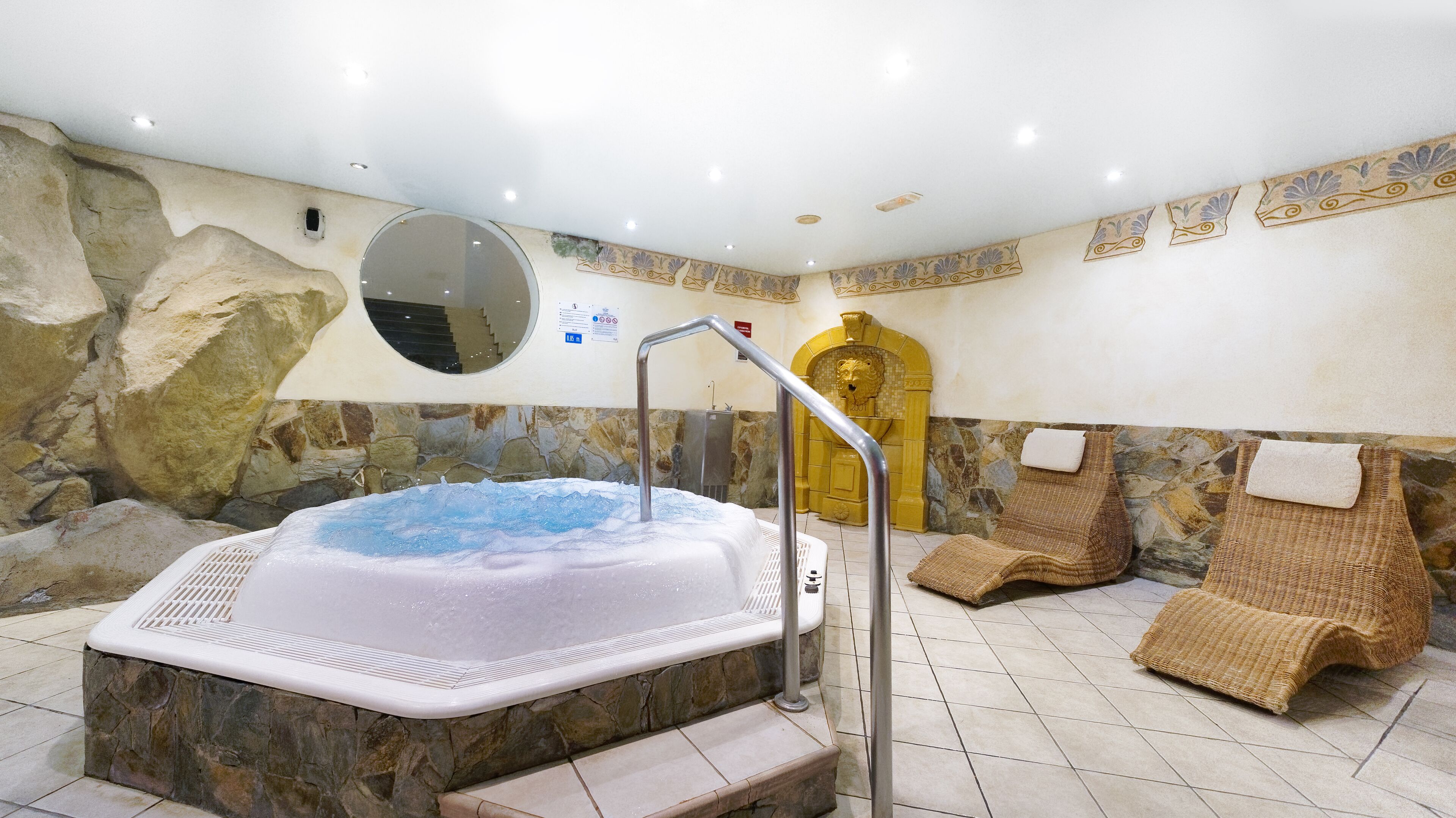 sauna, hot tub, steam room, turkish bath/hammam, body treatments