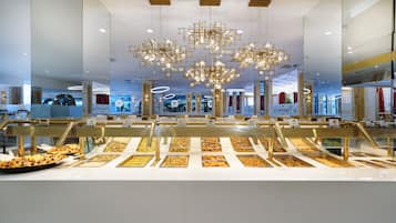 Breakfast, lunch, dinner served; international cuisine