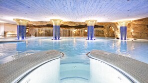 Sauna, hot tub, steam room, Turkish bath/hammam, body treatments