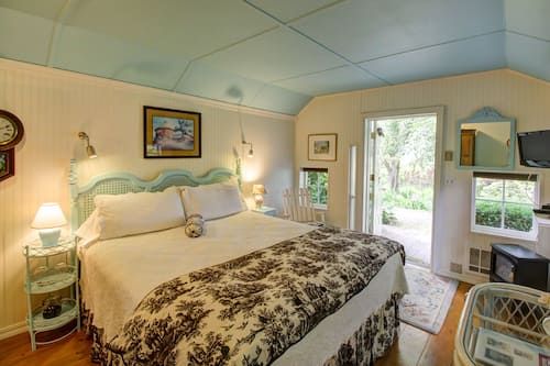 Honeymoon Cottage, 1 Bedroom, Jetted Tub, Garden View