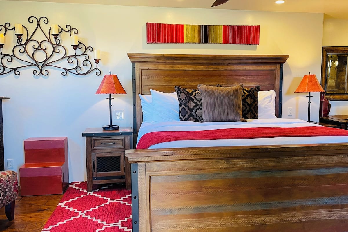 Deluxe Room, 1 King Bed (Thunder Mountain)
