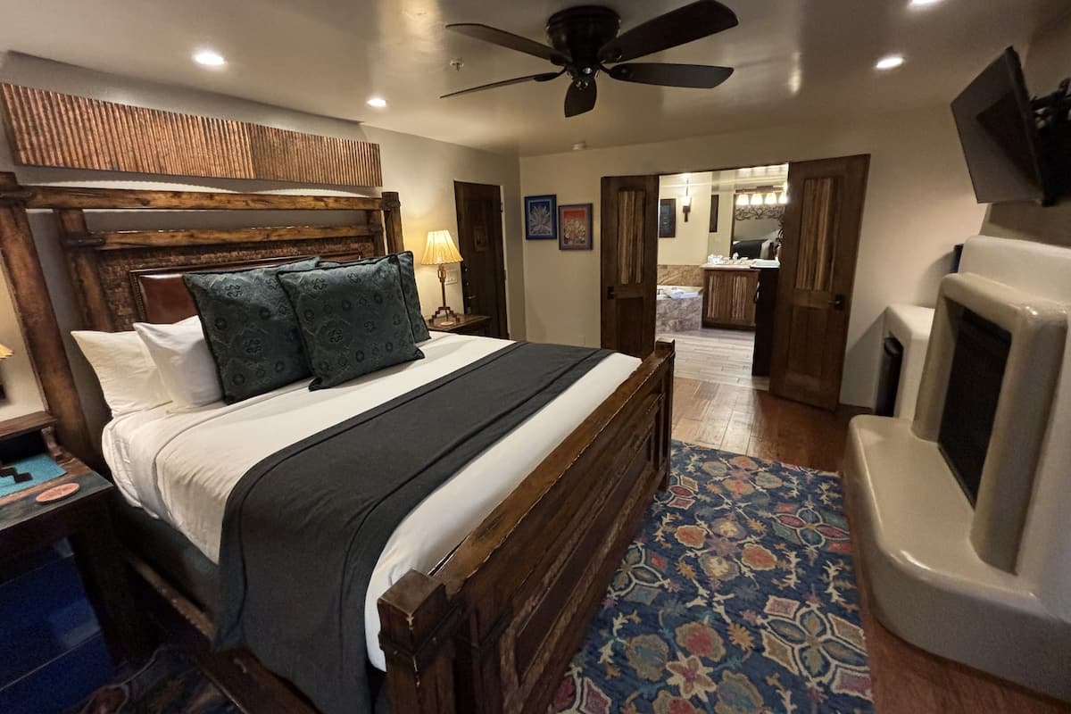 Deluxe Room, 1 King Bed (Sunset)