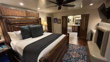 Deluxe-enkeltværelse - 1 kingsize-seng (Sunset) | Premium-sengetøj, pengeskab på værelset, individuelt design