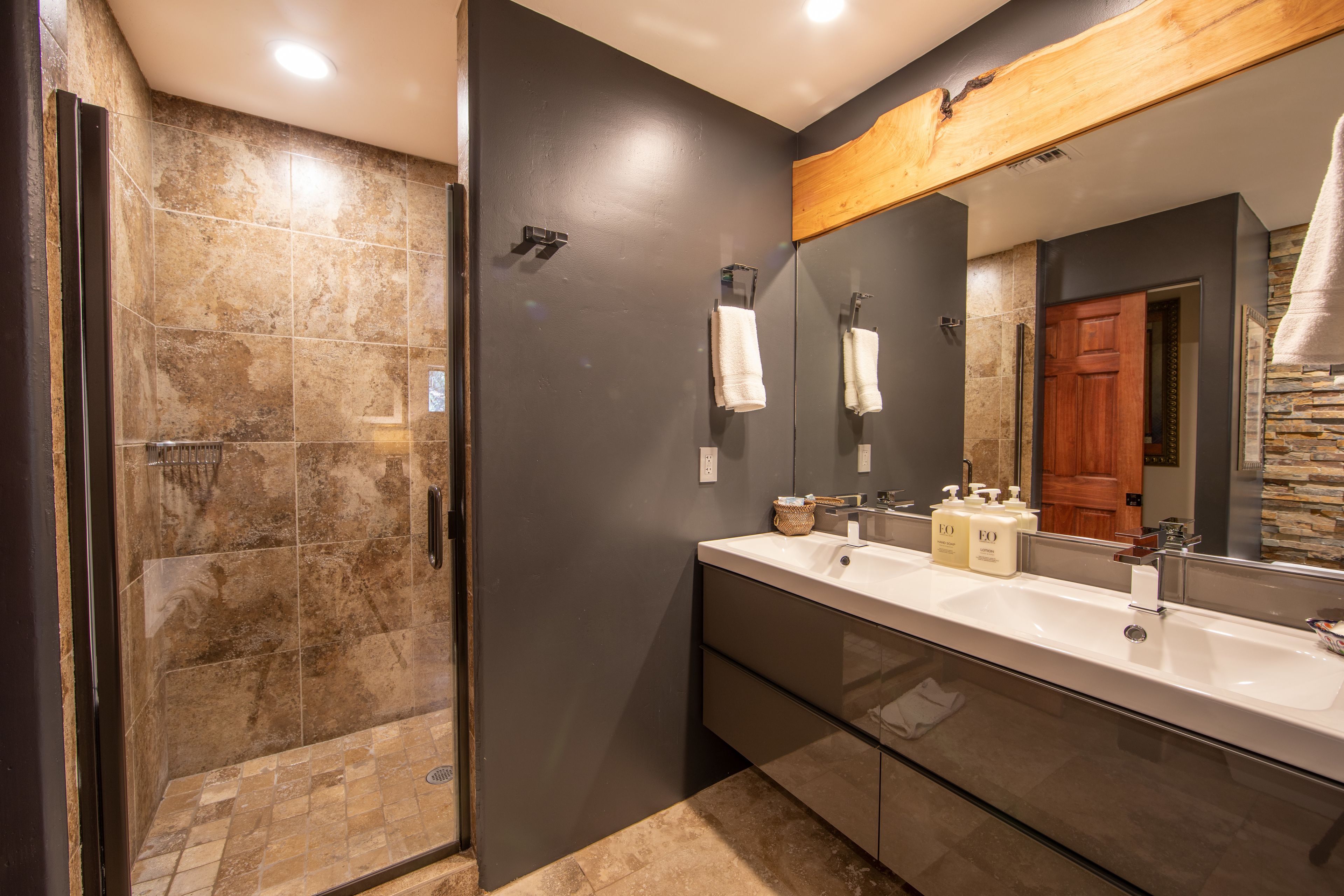 luxury suite, 1 bedroom, mountain view | bathroom sink