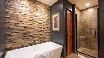 Suite Luxury, 1 camera da letto, vista montagna | Vasca da bagno a immersione totale