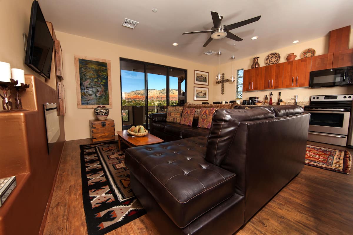 Royal Villa, 2 Bedrooms, Balcony, Mountain View | Living room