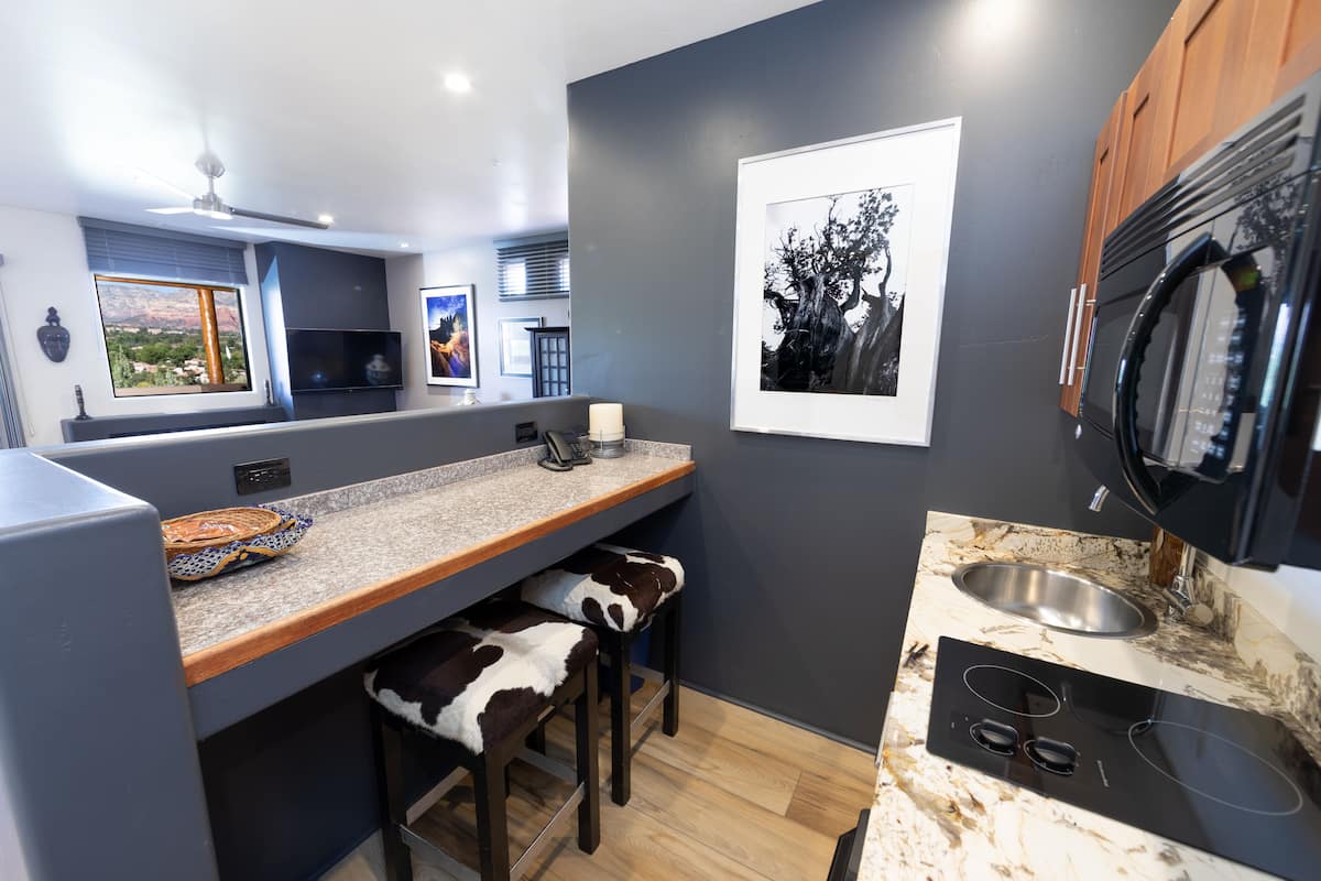 superior suite, 1 king bed, balcony, mountain view | private kitchen | microwave, stovetop, coffee/tea maker, electric kettle