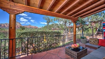 Deluxe-Suite, 1 Schlafzimmer, Bergblick | Terrasse/Patio