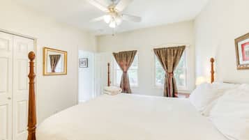 Deluxe Room, 1 Queen Bed, Non Smoking | Egyptian cotton sheets, premium bedding, down comforters