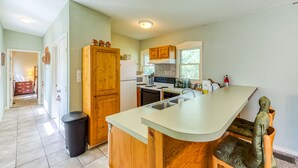 Deluxe Room, 1 Queen Bed, Non Smoking | Private kitchen | Espresso maker, coffee/tea maker, microwave, electric kettle - A Yellow Rose B&B (San Antonio)
