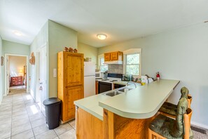 豪華客房, 1 張加大雙人床, 非吸煙房 | 私人廚房 | 微波爐、義式濃縮咖啡機、咖啡機/沖茶器、電熱水壺