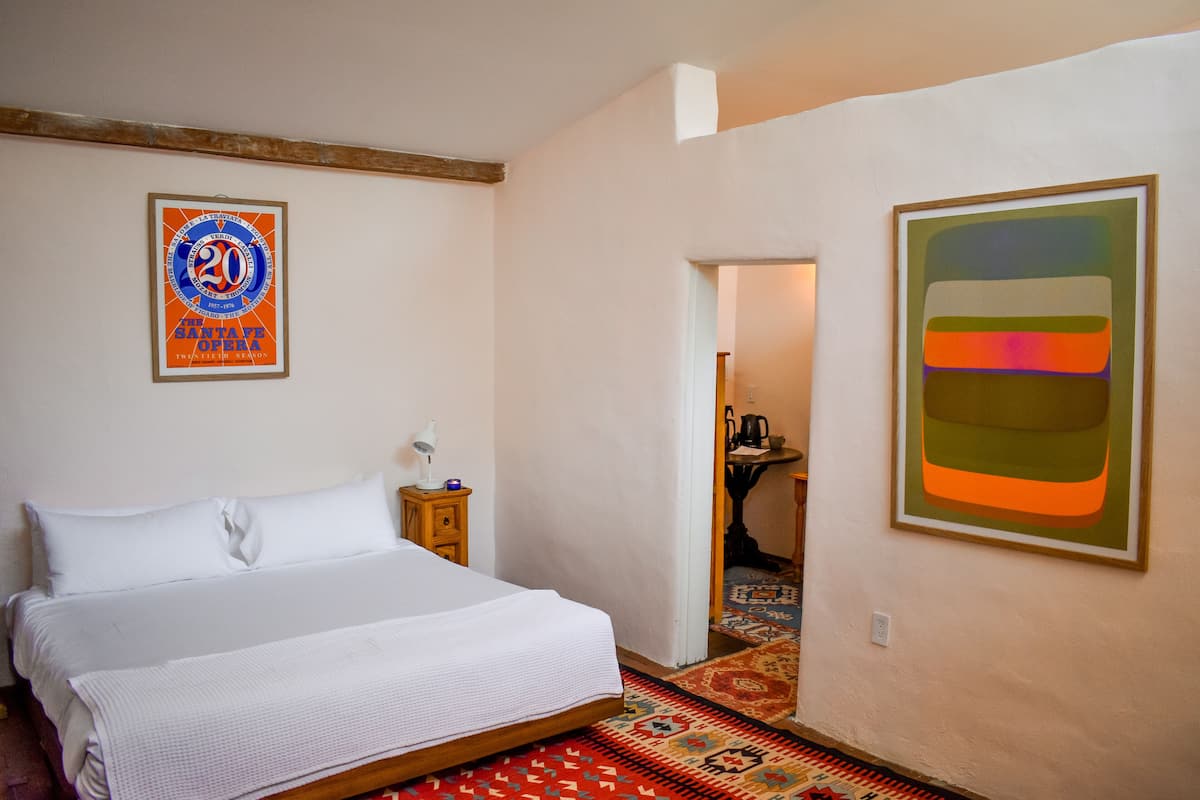 Deluxe kamer, 1 kingsize bed | 1 slaapkamer, luxe beddengoed, een strijkplank/strijkijzer, gratis wifi