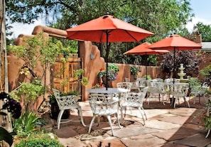 Courtyard - The Parador (Santa Fe)
