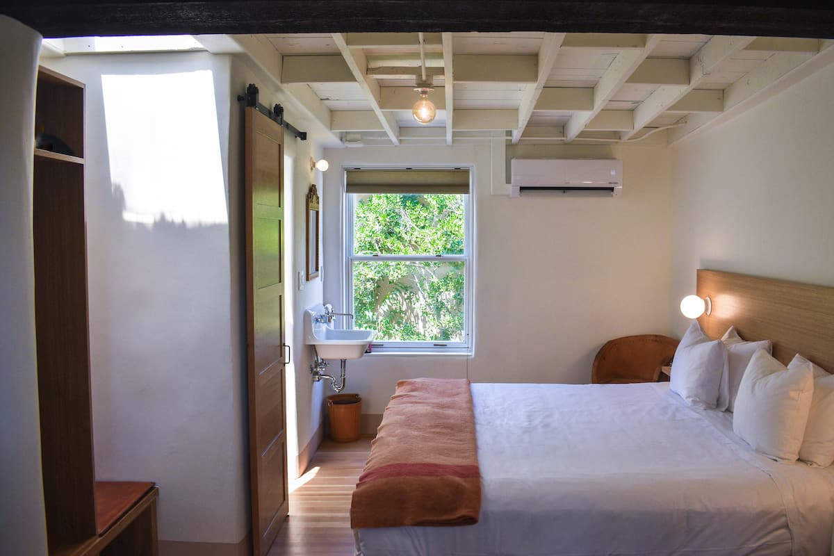 Deluxe kamer, 1 kingsize bed, open haard | Woonruimte