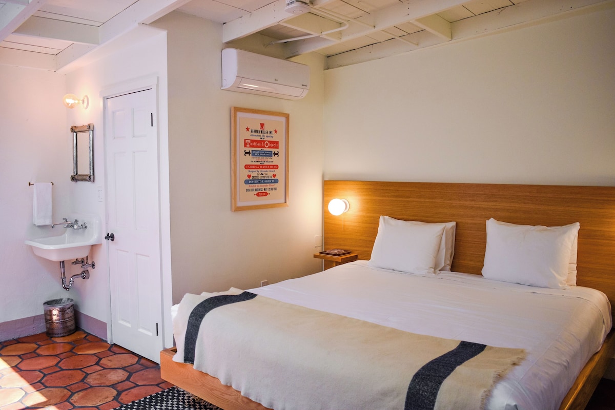 Chambre classique, 1 chambre, vue sur la cour intérieure | Literie de qualité, fer et planche à repasser, accès au Wi-Fi (inclus)