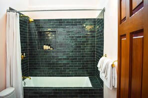 Room 5 | Bathroom | Hair dryer, towels, soap, shampoo - The Parador (Santa Fe)