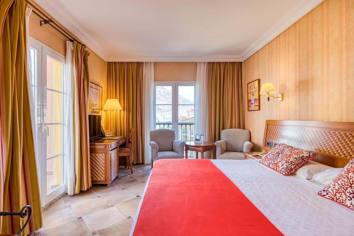 honeymoon (2 adults) | minibar, desk, laptop workspace, iron/ironing board