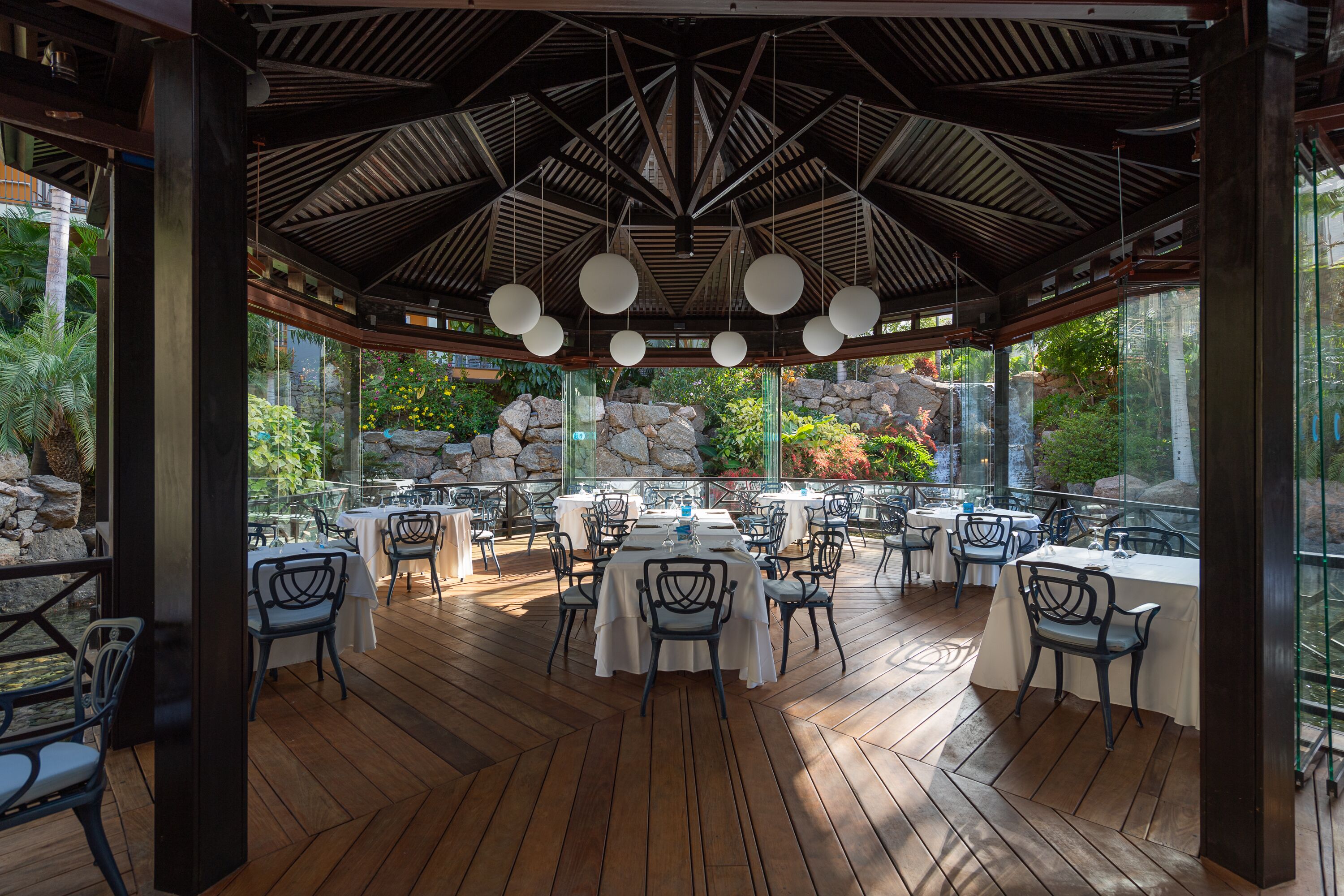 3 restaurants; ze serveren er ontbijt, lunch en diner 