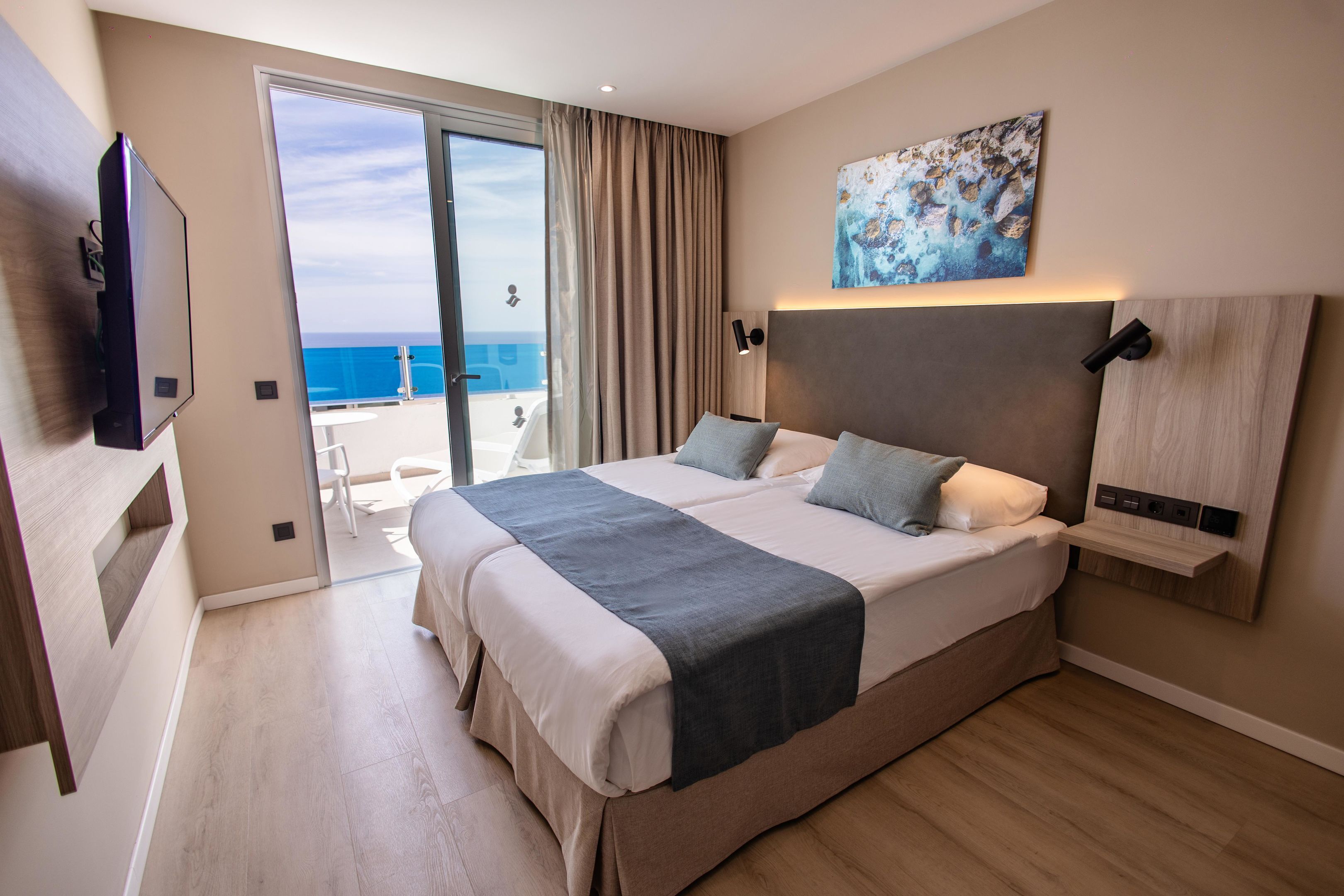 Ropa de cama hipoalergénica, caja fuerte, cortinas opacas