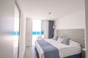Hypo-allergenic bedding, in-room safe, blackout curtains, soundproofing