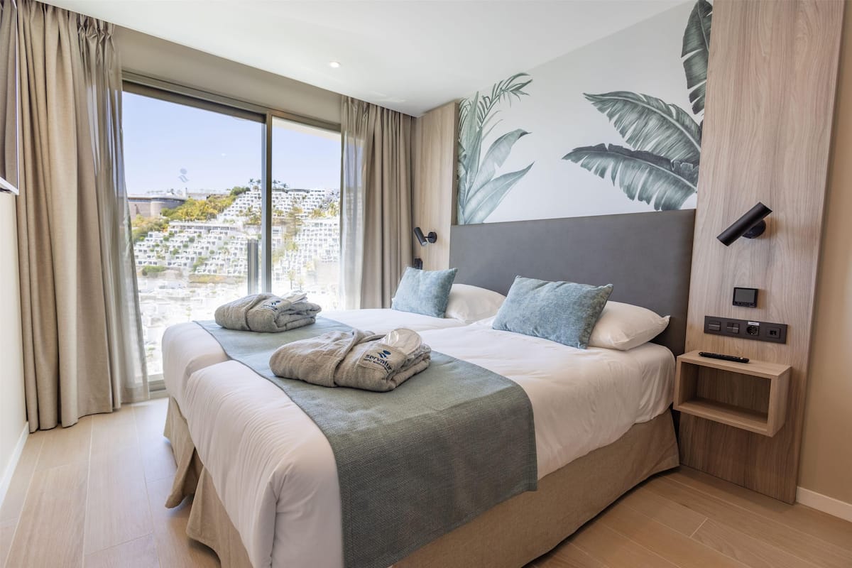 1 Schlafzimmer, Allergikerbettwaren, Zimmersafe, Verdunkelungsvorhänge