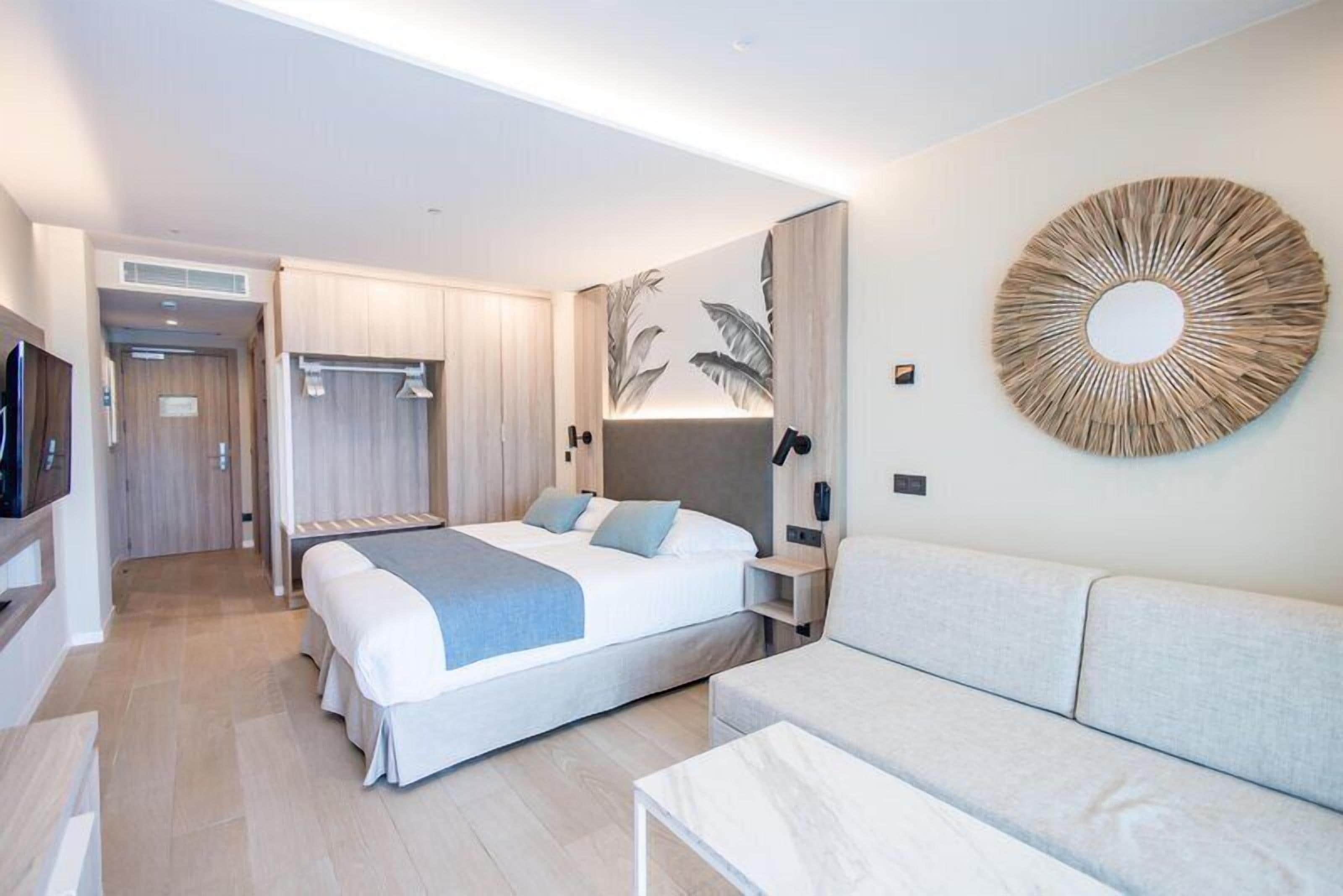 Hypo-allergenic bedding, in-room safe, blackout curtains, soundproofing