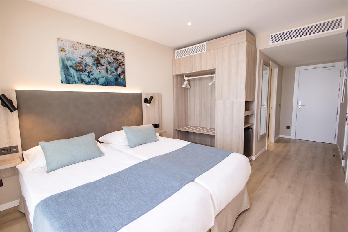 1 Schlafzimmer, Allergikerbettwaren, Zimmersafe, Verdunkelungsvorhänge