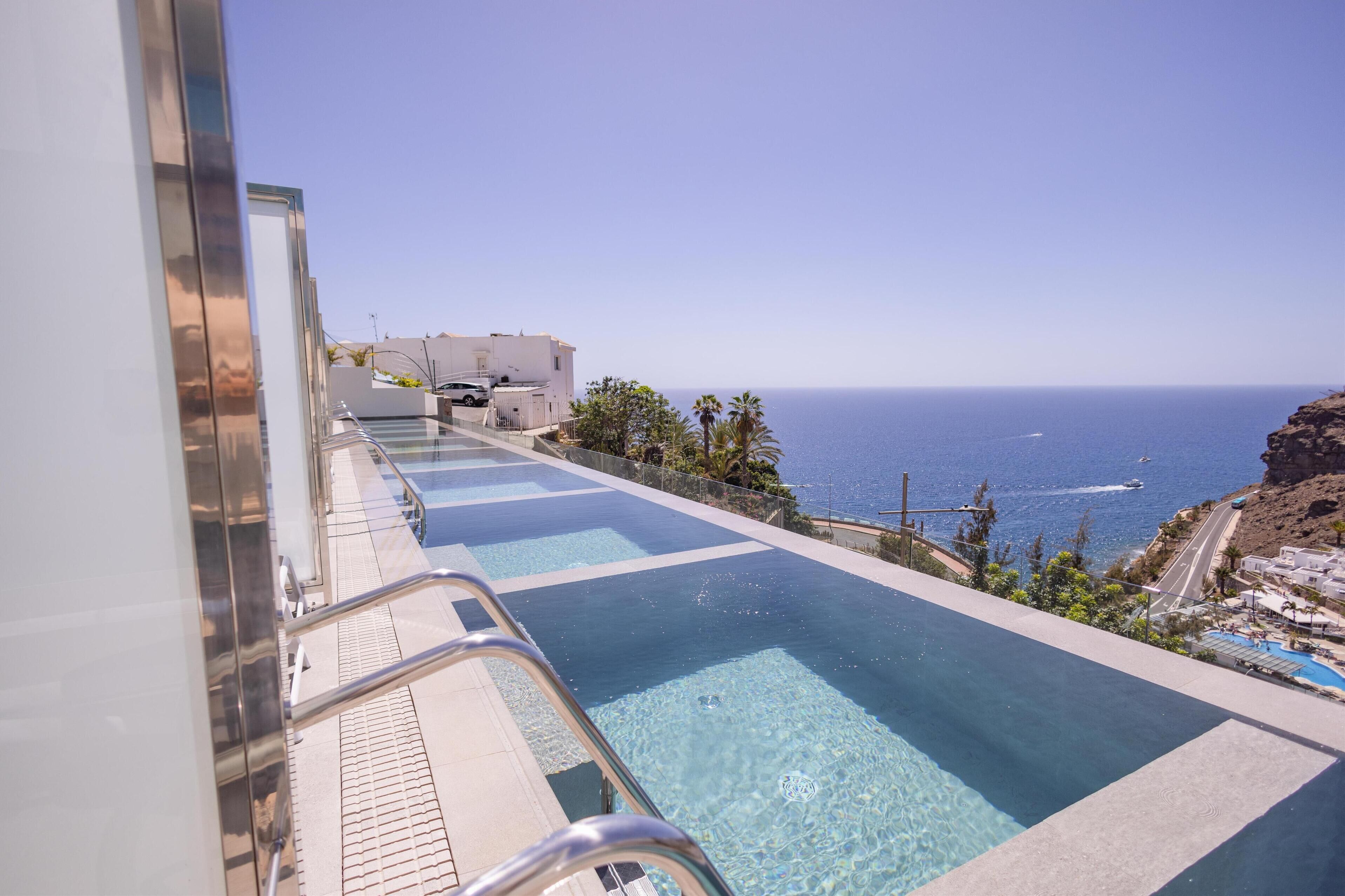 Roupas de cama antialérgicas, cofres nos quartos, cortinas blackout