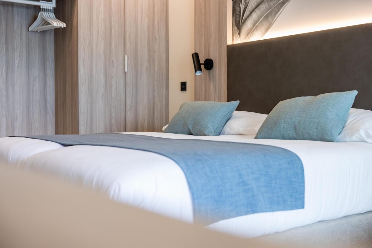 1 Schlafzimmer, Allergikerbettwaren, Zimmersafe, Verdunkelungsvorhänge