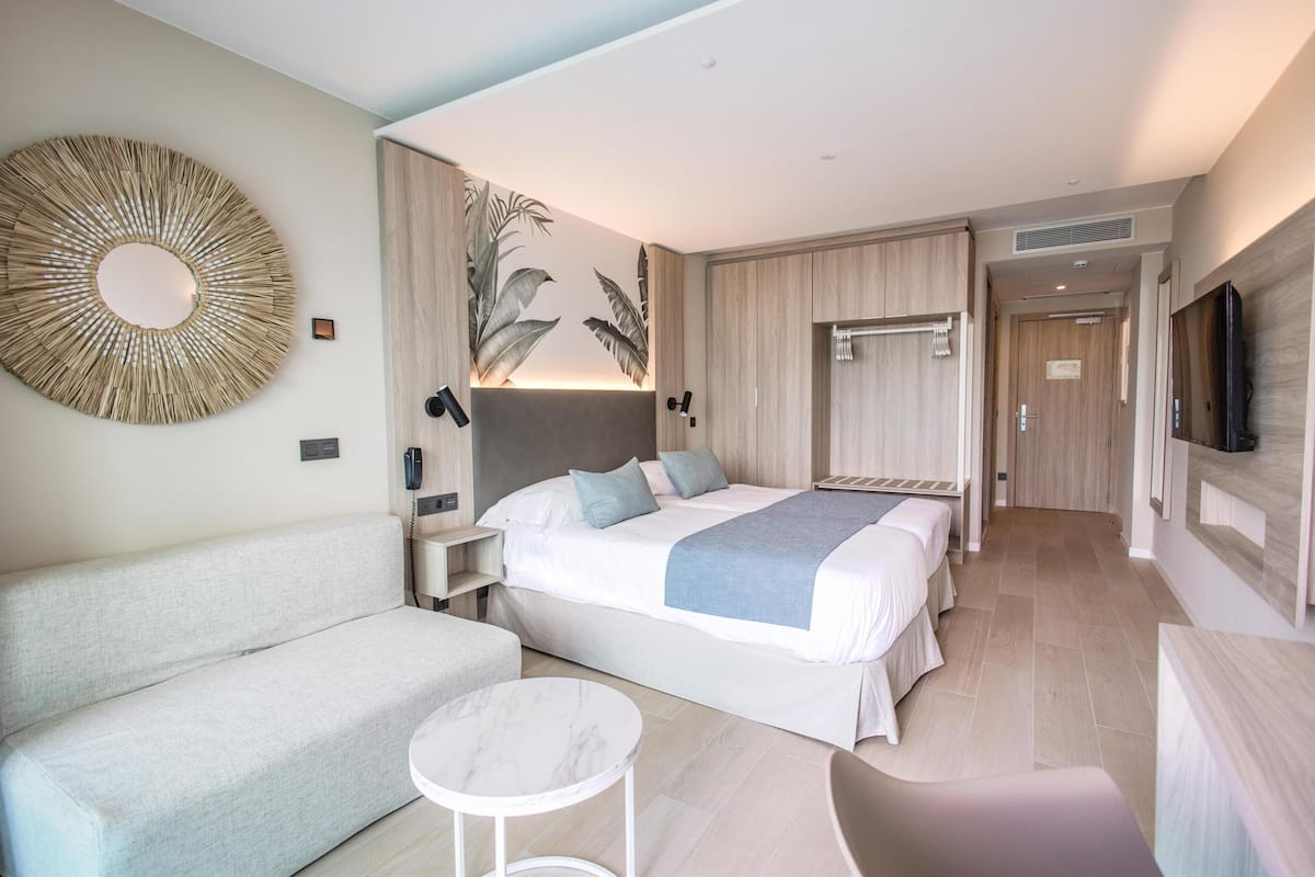 1 Schlafzimmer, Allergikerbettwaren, Zimmersafe, Verdunkelungsvorhänge