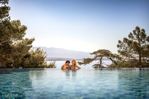 2 outdoor pools, sun loungers