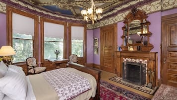 Deluxe Double Room, Private Bathroom (Isadora Duncan Room) | 1 bedroom, premium bedding, down comforters, pillowtop beds