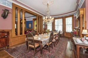 현지식 무료 아침 식사 포함