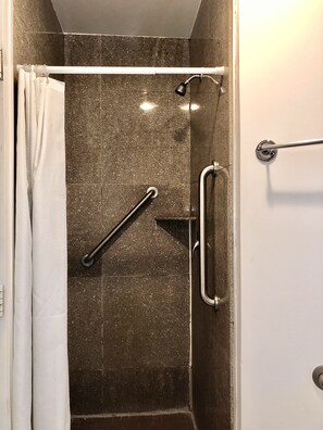 Shower, free toiletries, towels - Hotel North Beach (San Francisco)