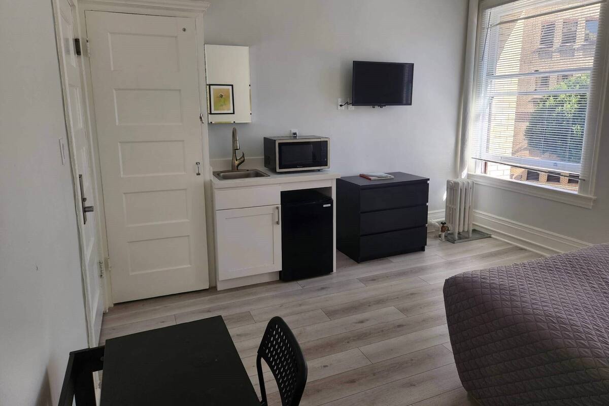 Shared Bathroom in Hallway, 1 Double Bed, Standard Room | 책상, 무료 WiFi, 침대 시트