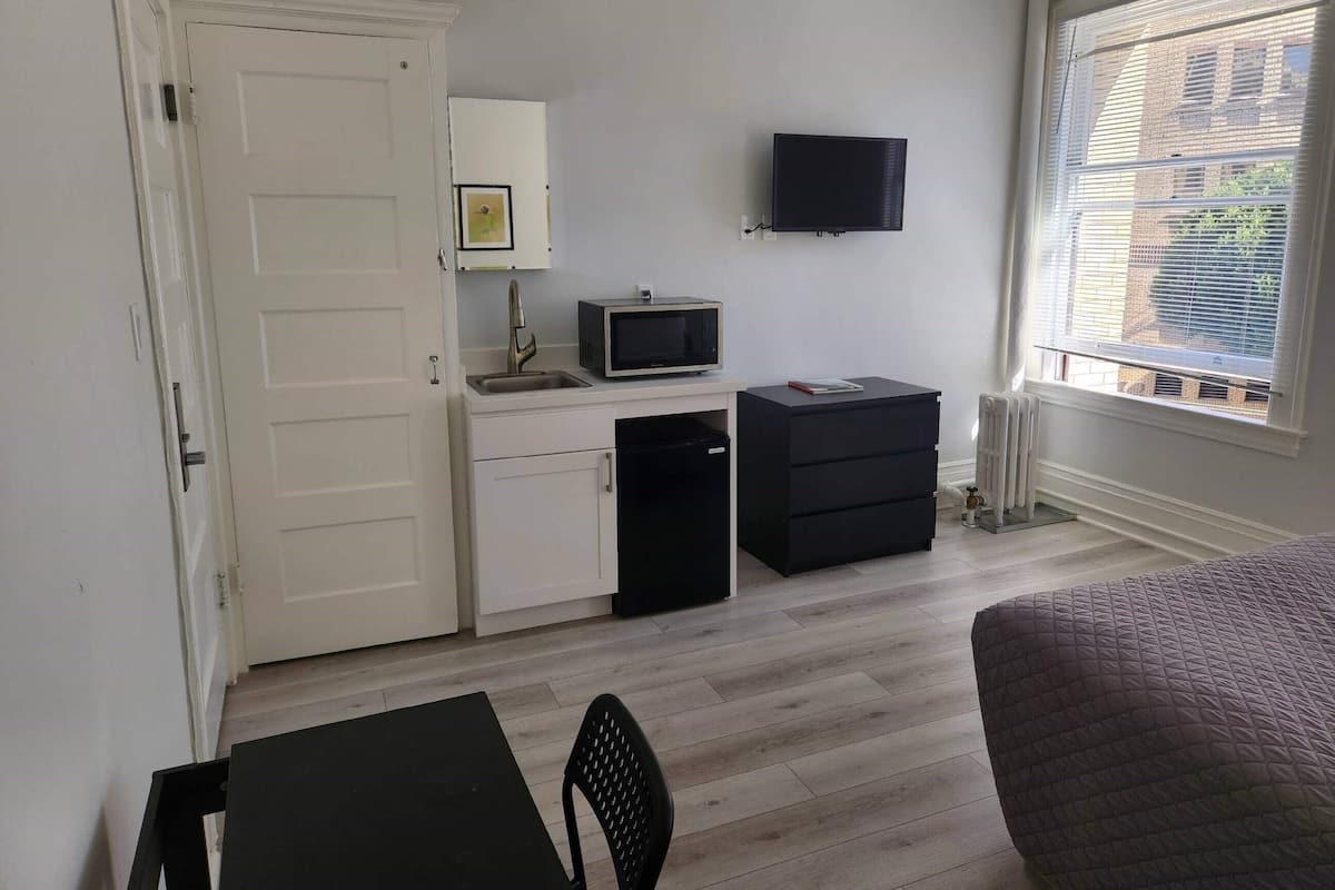 Shared Bathroom in Hallway, 1 Double Bed, Standard Room | Skrivebord, gratis Wi-Fi, sengetøj