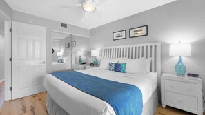 Condo Deluxe, 1 habitación, balcón, frente al mar (Gulf Front) | Caja de seguridad en la habitación y decoración personalizada 