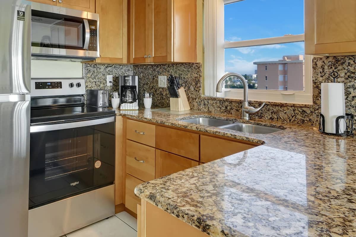 Deluxe Condo, Balcony, Ocean View | Front of property