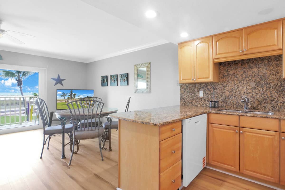 Deluxe Condo, Balcony (Gulf Front) | Front of property