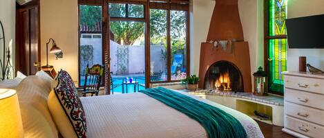 Deluxe Room, 1 King Bed, Fireplace, Pool View