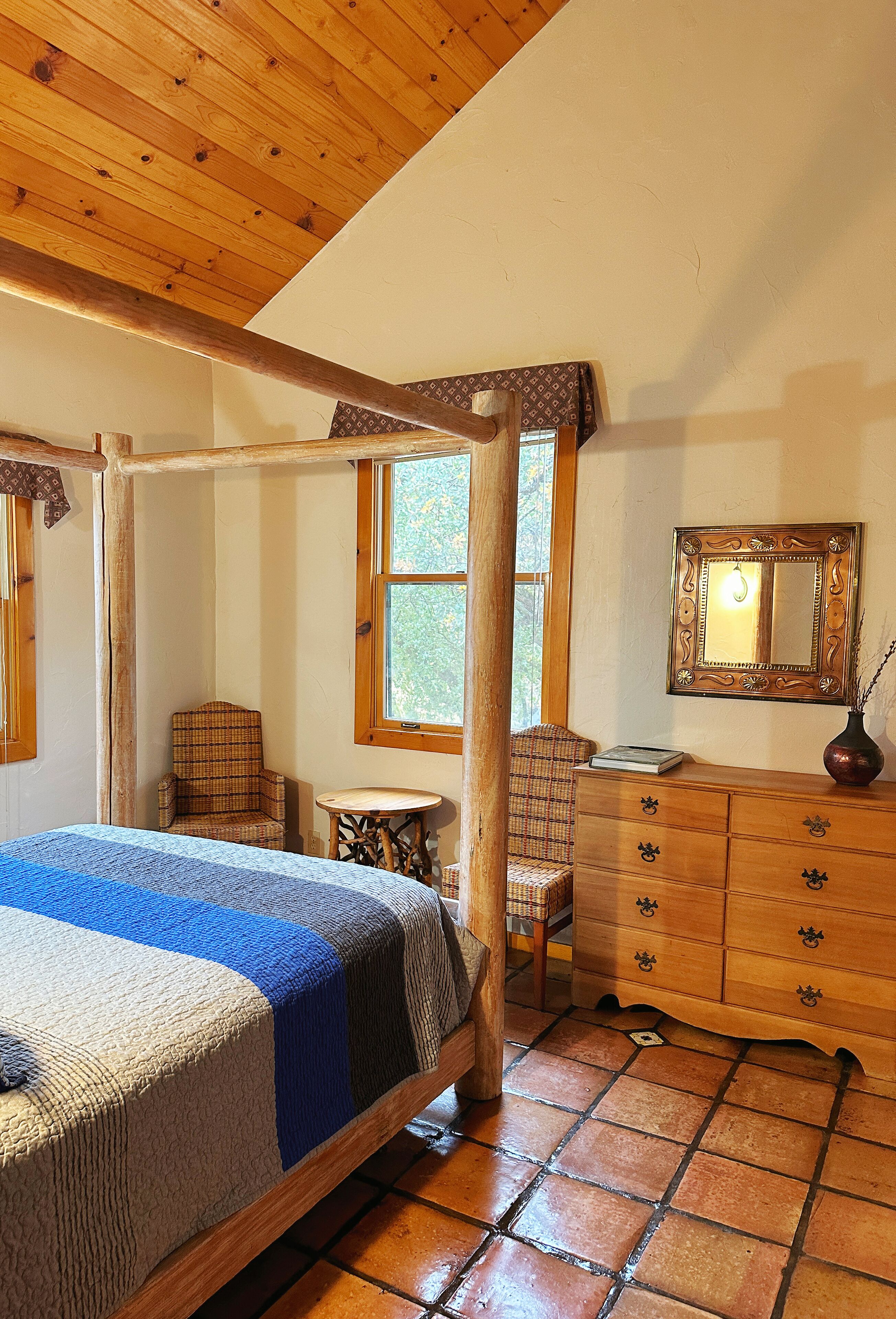 native cottage | premium bedding, individually decorated, individually furnished, desk