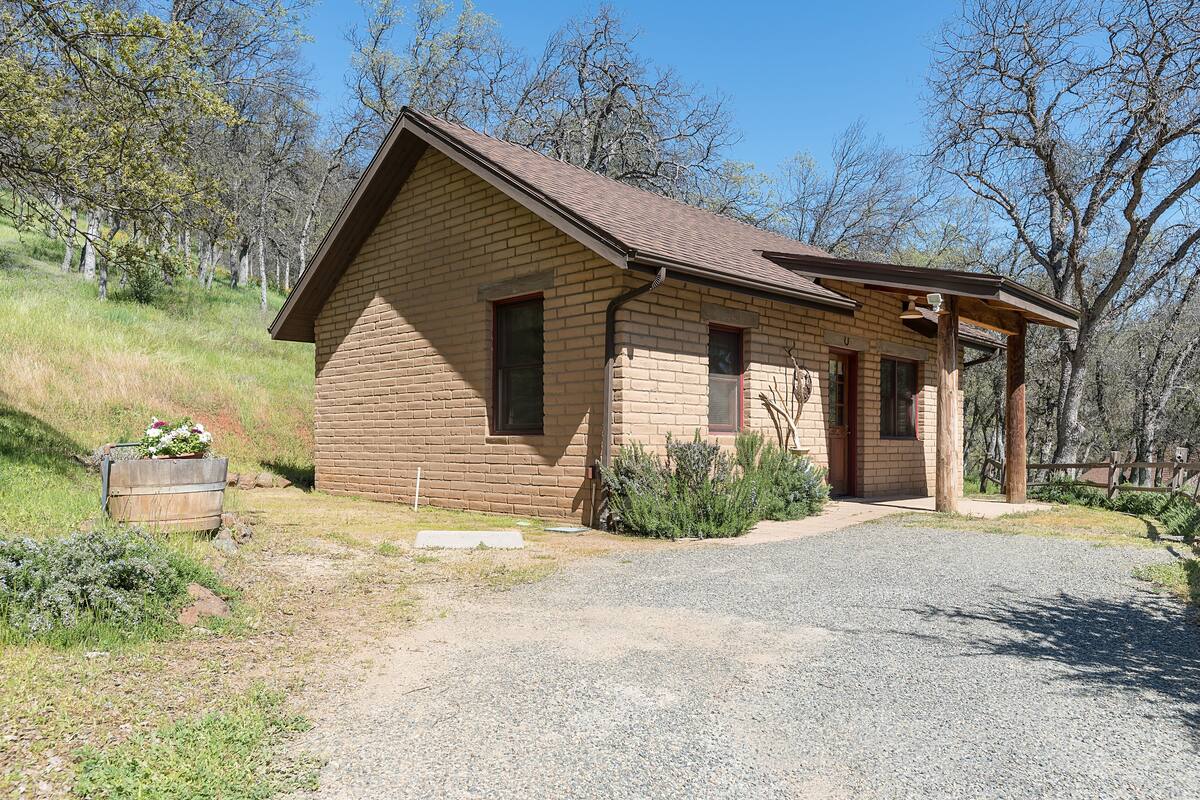 Adobe Cottage | Mountain view