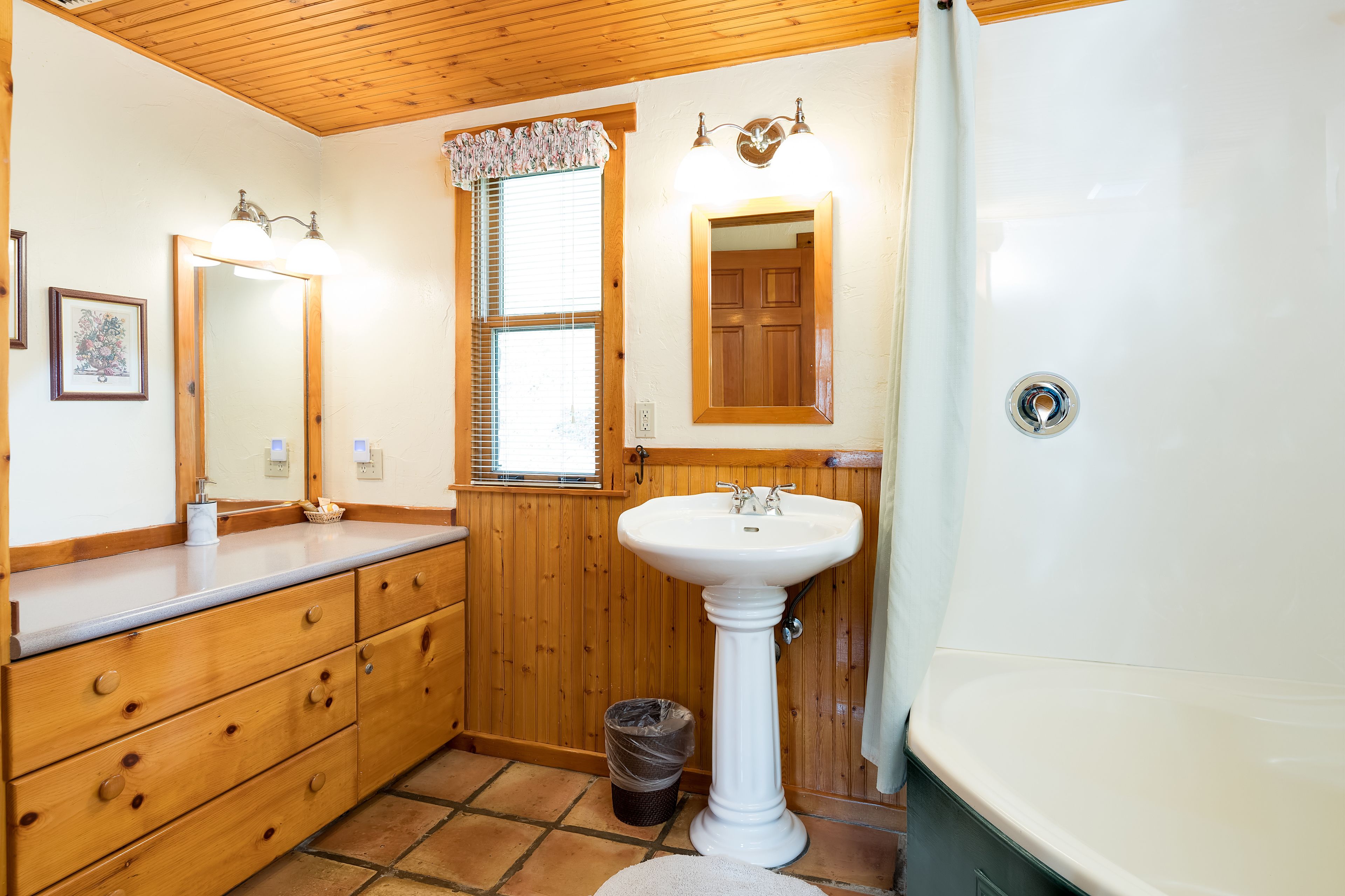 country cottage | deep-soaking bathtub