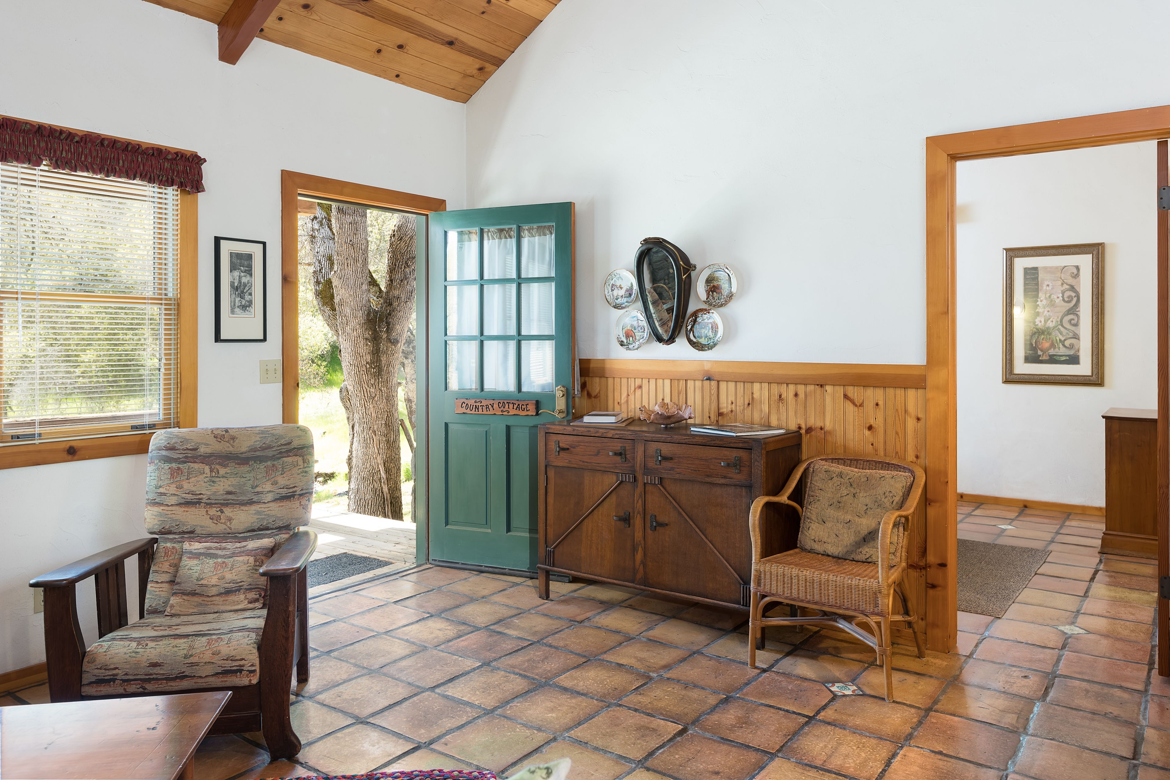 garden cottage | premium bedding, individually decorated, individually furnished, desk