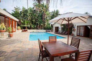 Couples treatment rooms, sauna, hot tub, steam room, body treatments