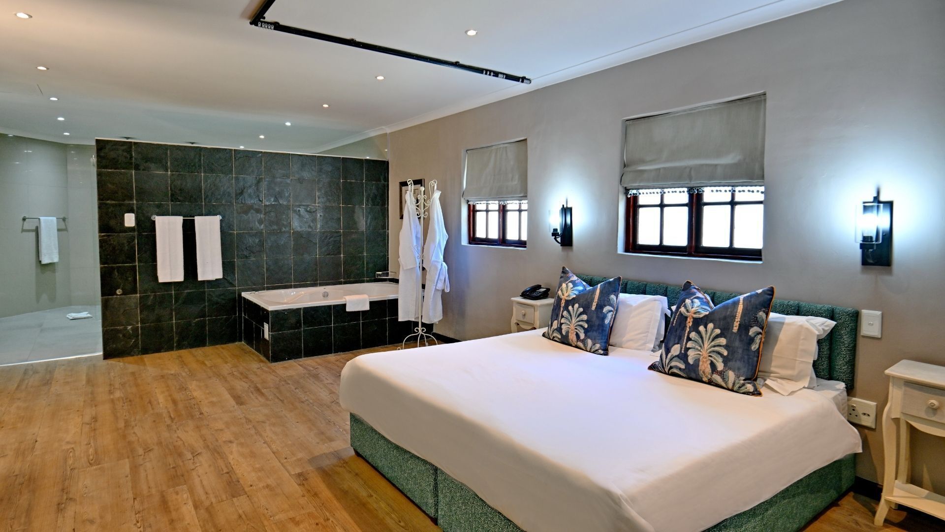 Ropa de cama de alta calidad, colchones Select Comfort y escritorio 